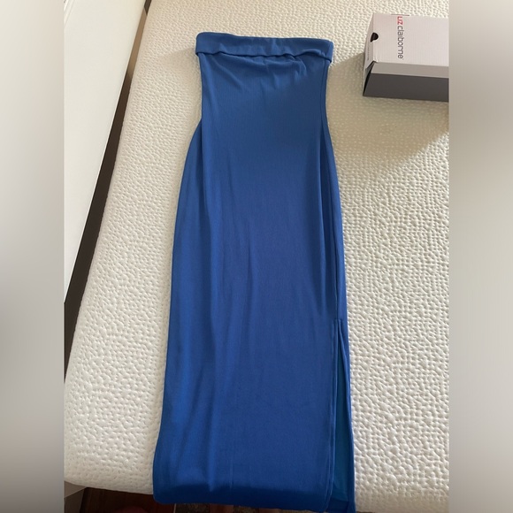 Elegant Blue Strapless Dress - Picture 4 of 4